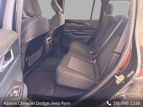 Used 2024 Jeep Grand Cherokee Laredo X AWD/4WD image 8