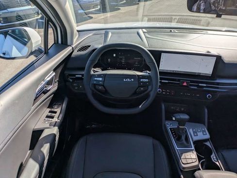New 2026 Kia Sportage SX FWD image 17