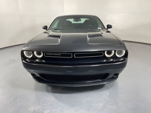 Used 2021 Dodge Challenger SXT image 2
