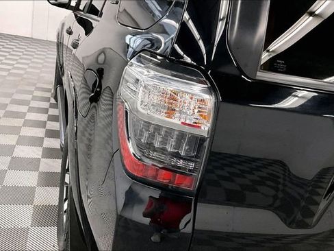 Used 2024 Toyota 4Runner TRD Off-Road Premium w/ Moonroof Package AWD/4WD image 34