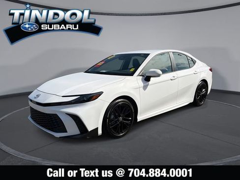 Used 2025 Toyota Camry SE FWD image 1