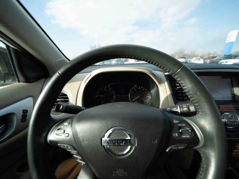 Used 2018 Nissan Pathfinder Platinum image 15