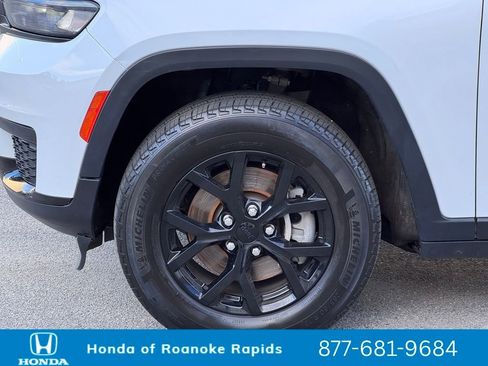 Used 2024 Jeep Grand Cherokee L Laredo image 37