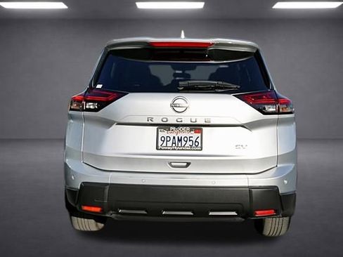 Used 2024 Nissan Rogue SV FWD image 9