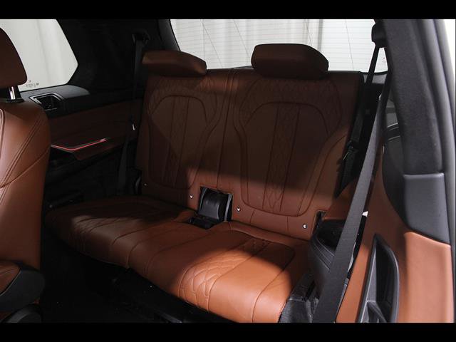Used 2025 BMW X7 M60i AWD/4WD image 19