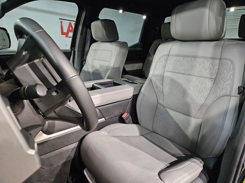 Used 2025 Toyota Tundra Limited AWD/4WD image 24