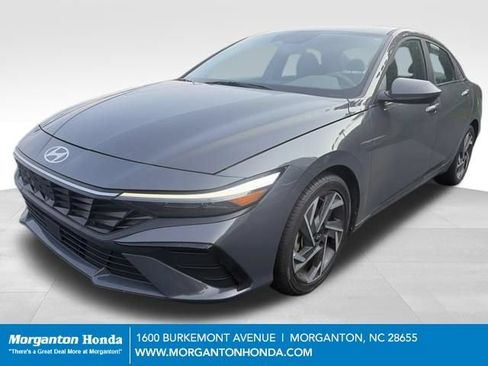 Used 2025 Hyundai Elantra SEL FWD image 3