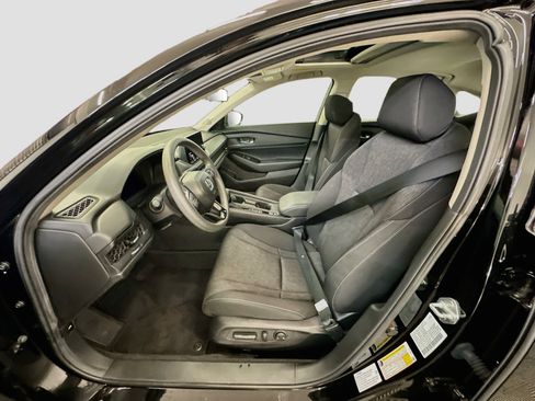 Used 2025 Honda Accord SE image 13