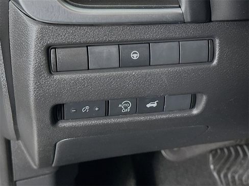 Used 2024 Nissan Rogue SV image 17