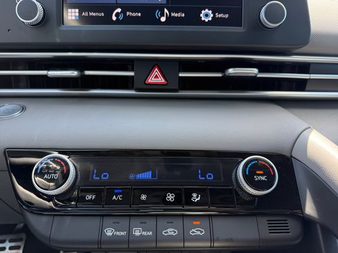 Used 2025 Hyundai Elantra Sport FWD image 11