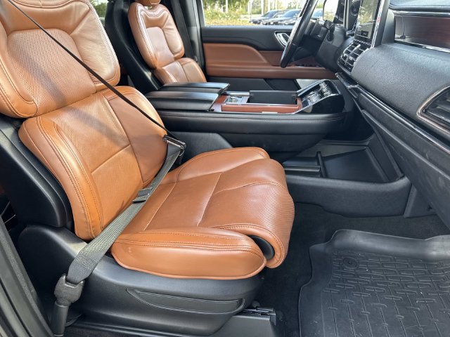 Used 2020 Lincoln Navigator L Reserve w/ Luxury Package RWD image 10