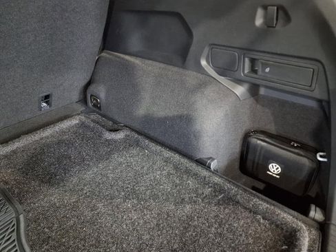 Used 2022 Volkswagen Tiguan SE image 11