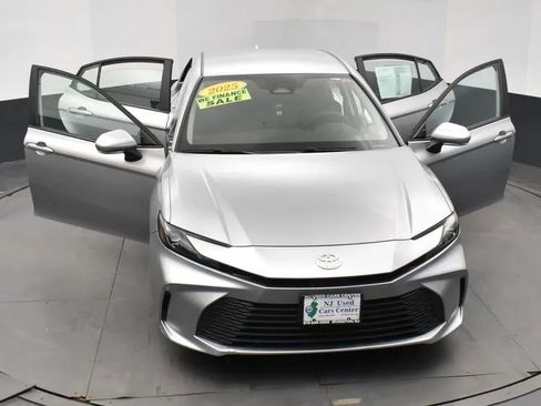 Used 2025 Toyota Camry LE FWD image 10