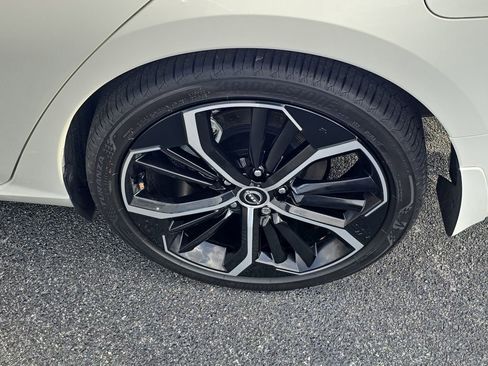 Used 2024 Nissan Altima 2.5 SR w/ SR Premium Package image 8