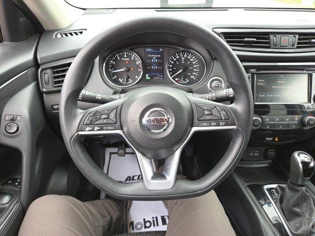 Used 2018 Nissan Rogue SV FWD image 40