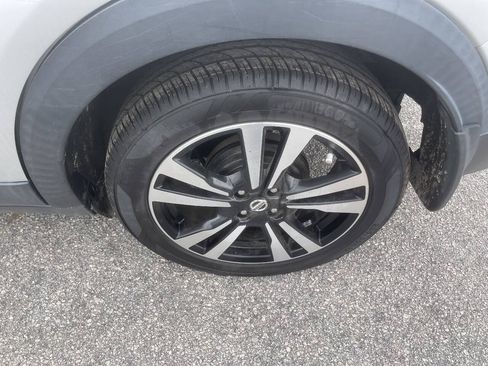 Used 2018 Nissan Kicks SV FWD image 29