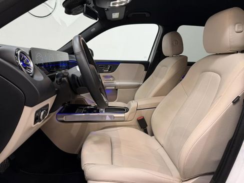 Used 2025 Mercedes-Benz GLB 250 image 8
