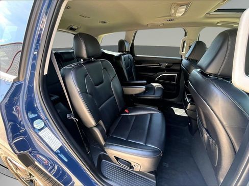 Used 2025 Kia Telluride S AWD/4WD image 28