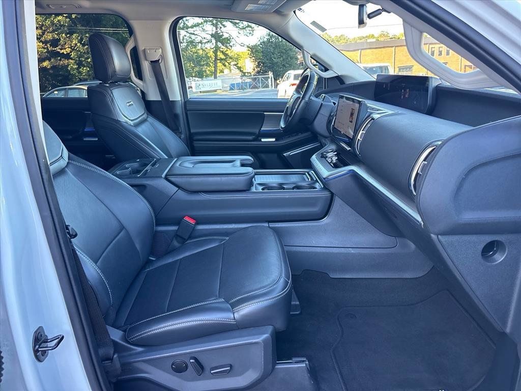 Used 2025 Ford Expedition Max Platinum AWD/4WD image 13