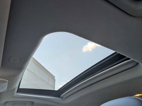 Used 2023 Toyota Highlander XLE AWD/4WD image 17