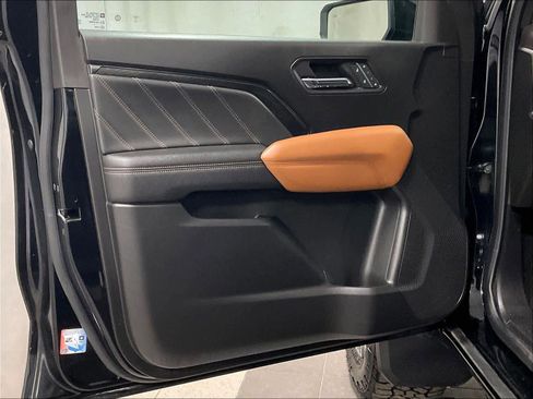 Used 2023 GMC Canyon AT4 w/ AT4 Premium Package image 9