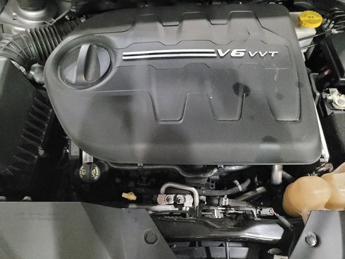 Used 2019 Jeep Cherokee Limited image 30