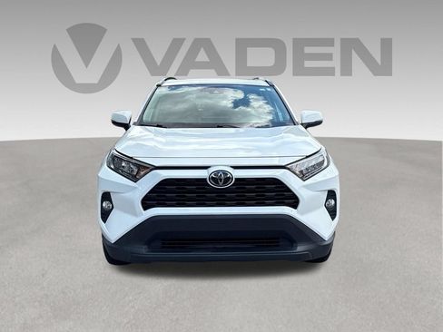Used 2021 Toyota RAV4 XLE w/ Convenience Package FWD image 2