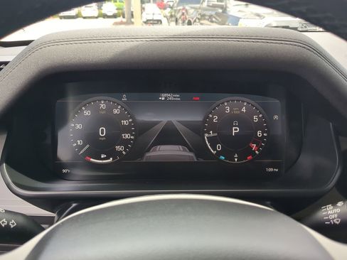 Used 2020 Land Rover Defender 110 First Edition image 28