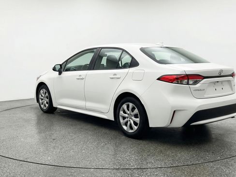 Used 2025 Toyota Corolla LE image 6