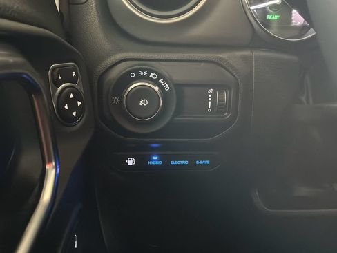 Used 2023 Jeep Wrangler Unlimited w/ Cold Weather Group AWD/4WD image 25