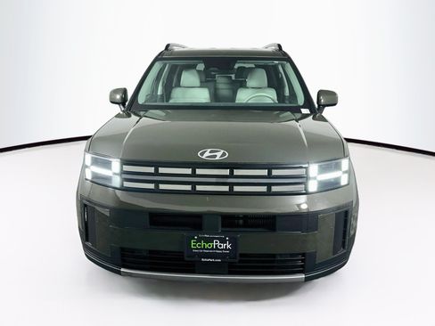 Used 2025 Hyundai Santa Fe SEL FWD image 2
