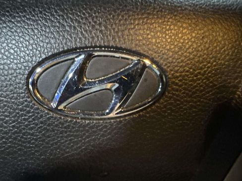 Used 2018 Hyundai Santa Fe SE w/ SE Premium Package 02 AWD/4WD image 24
