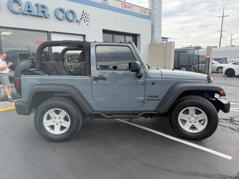 Used 2015 Jeep Wrangler Sport w/ Quick Order Package 24S AWD/4WD image 2