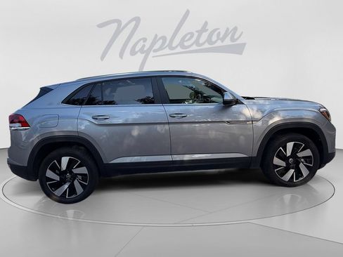 Used 2024 Volkswagen Atlas Cross Sport SE FWD image 7