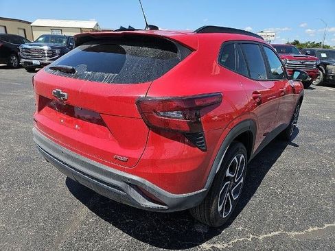 Used 2026 Chevrolet Trax RS w/ Sunroof Package FWD image 7