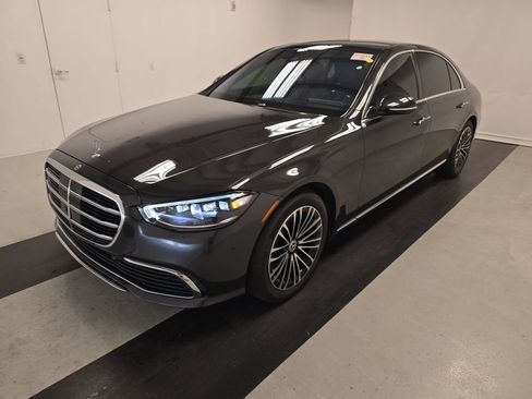Used 2024 Mercedes-Benz S 580 4MATIC Sedan image 2