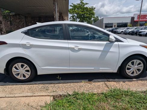 Used 2016 Hyundai Elantra SE FWD image 8