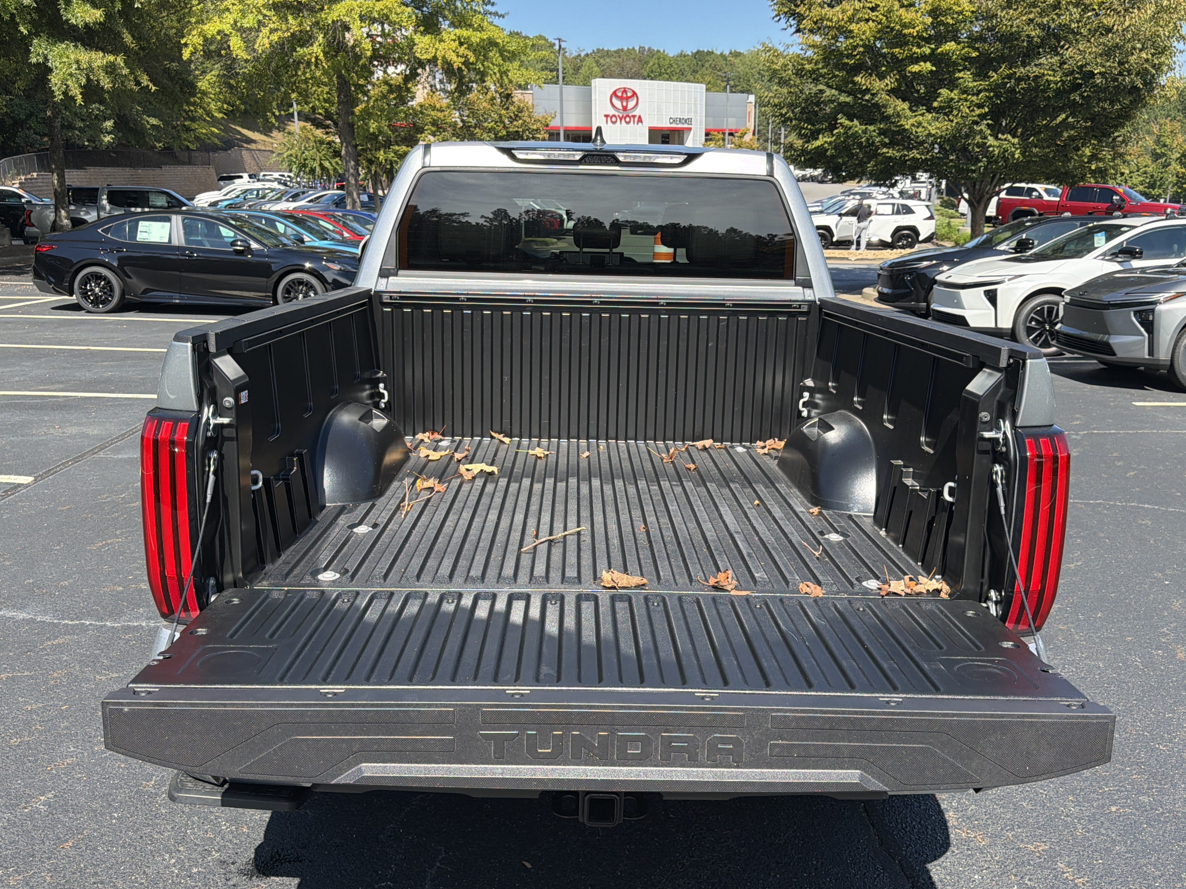 Used 2025 Toyota Tundra Limited AWD/4WD image 18