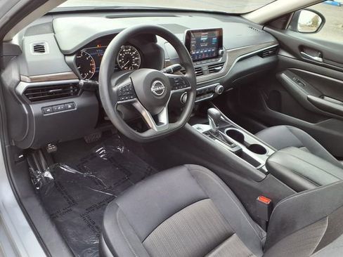 Used 2024 Nissan Altima 2.5 SV FWD image 4