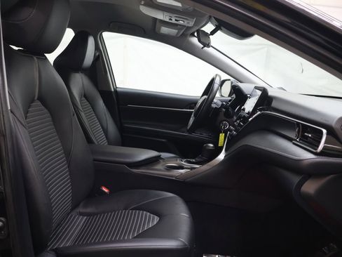 Used 2022 Toyota Camry SE image 10