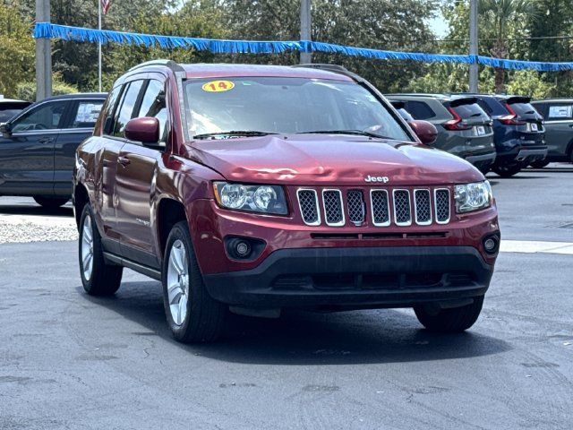 Used 2014 Jeep Compass Latitude FWD image 3