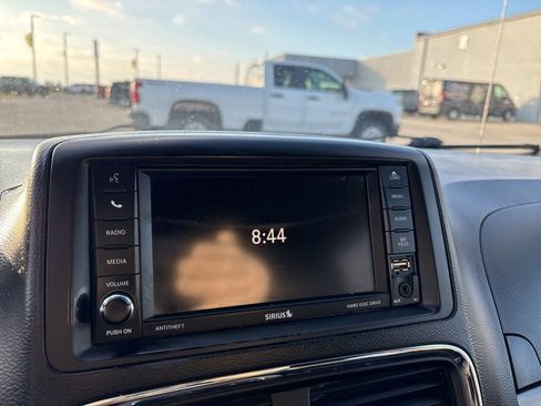 Used 2017 Dodge Grand Caravan SXT image 40