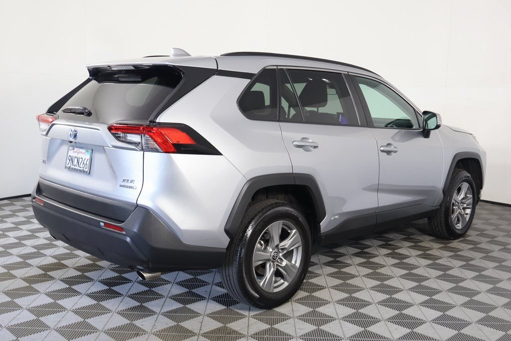 Used 2024 Toyota RAV4 XLE AWD/4WD image 4