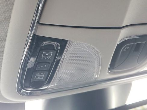 Used 2022 Jeep Cherokee Limited AWD/4WD image 31