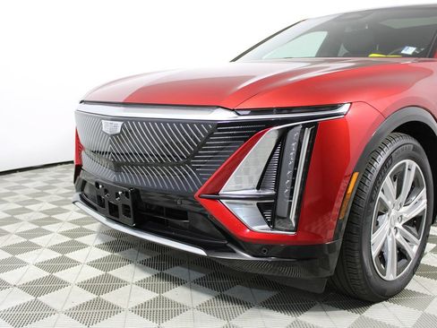 Used 2024 Cadillac Lyriq Tech RWD image 6
