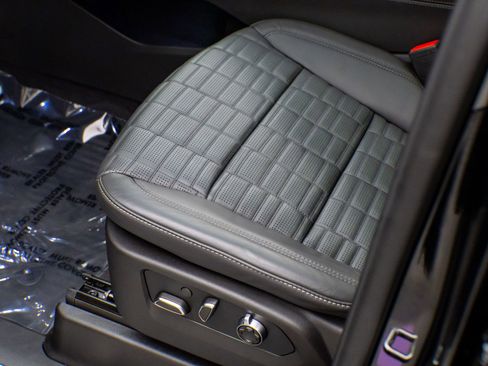 Certified 2025 Cadillac Escalade V w/ LPO, ONYX Package image 19