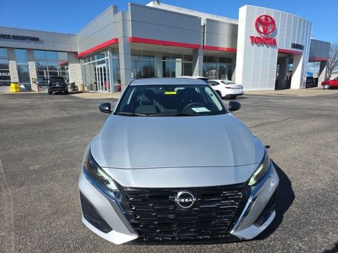 Used 2024 Nissan Altima 2.5 S image 2