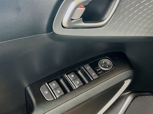Certified 2025 Kia Soul LX FWD image 17