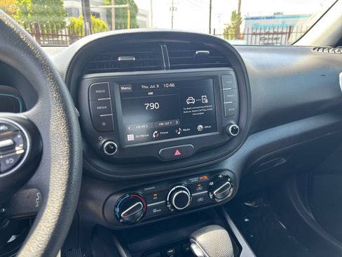 Used 2025 Kia Soul LX w/ LX Technology Package FWD image 20