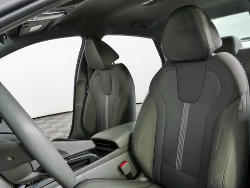 Used 2025 Hyundai Elantra SE FWD image 5
